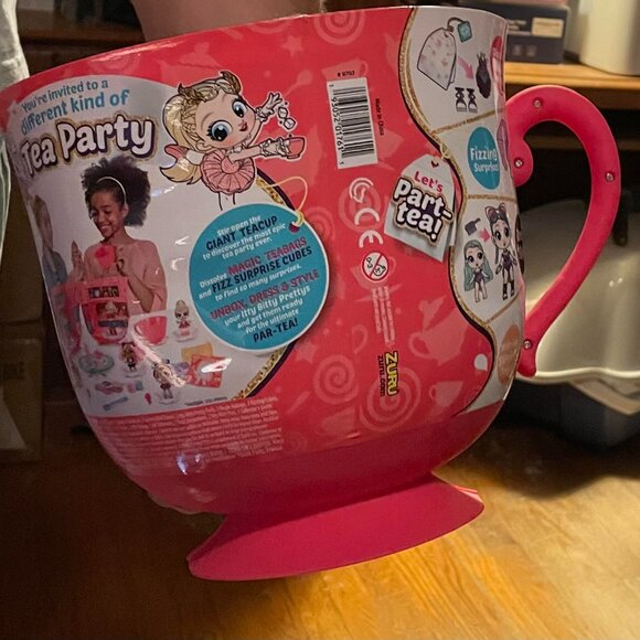 ITTY BITTY PRETTYS Tea Party ZURU Over 25 Surprises JUMBO Size BLUE Spoon New - Picture 2 of 6